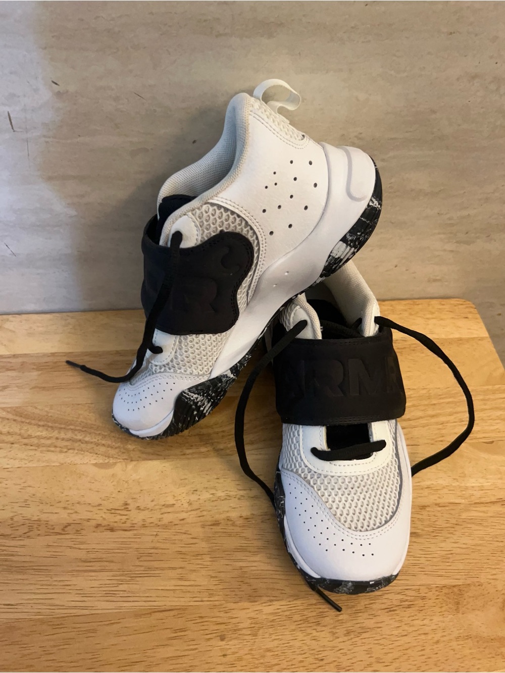 Under Armour Kids' Zone BB 2 Basketball Shoes.